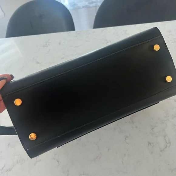 Elegant Black Handbag - Picture 6 of 7